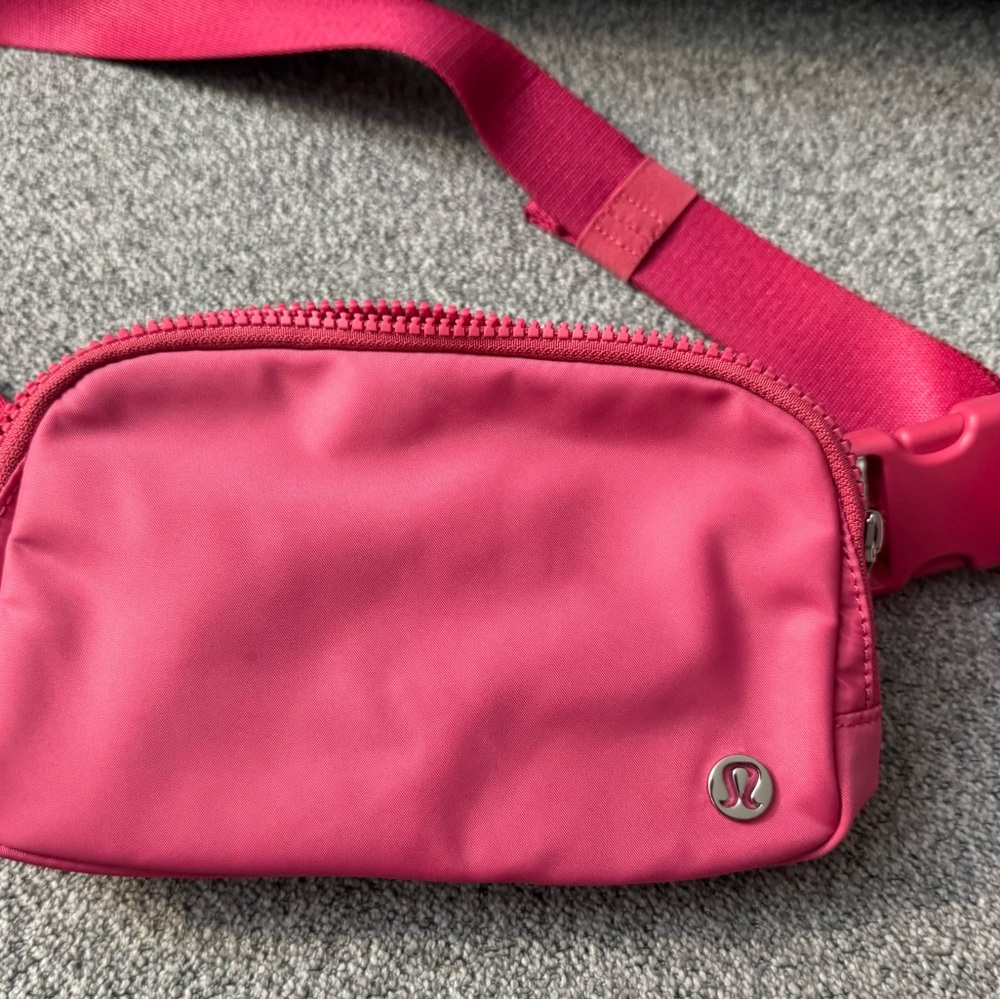 Lululemon Athletica Fuchsia Everywhere Belt Bag 1L
